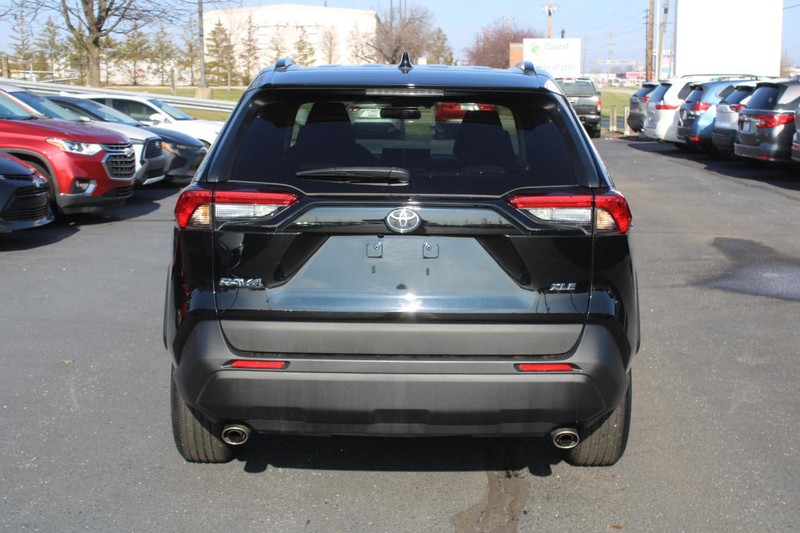 Toyota RAV4 Vehicle Image 04