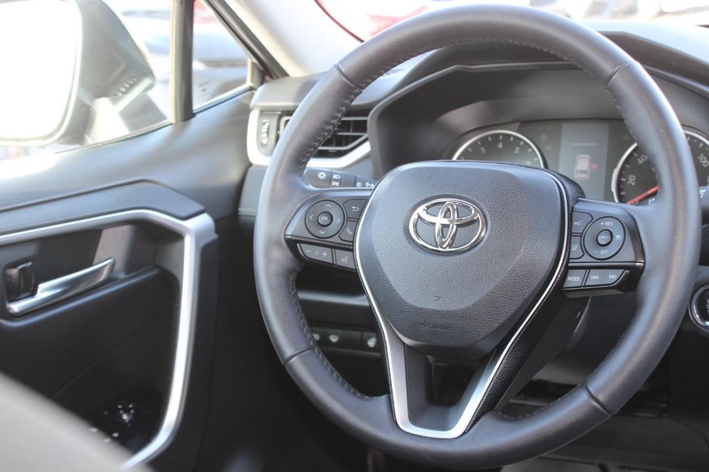 Toyota RAV4 Vehicle Image 12