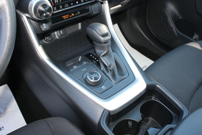 Toyota RAV4 Hybrid Vehicle Image 18