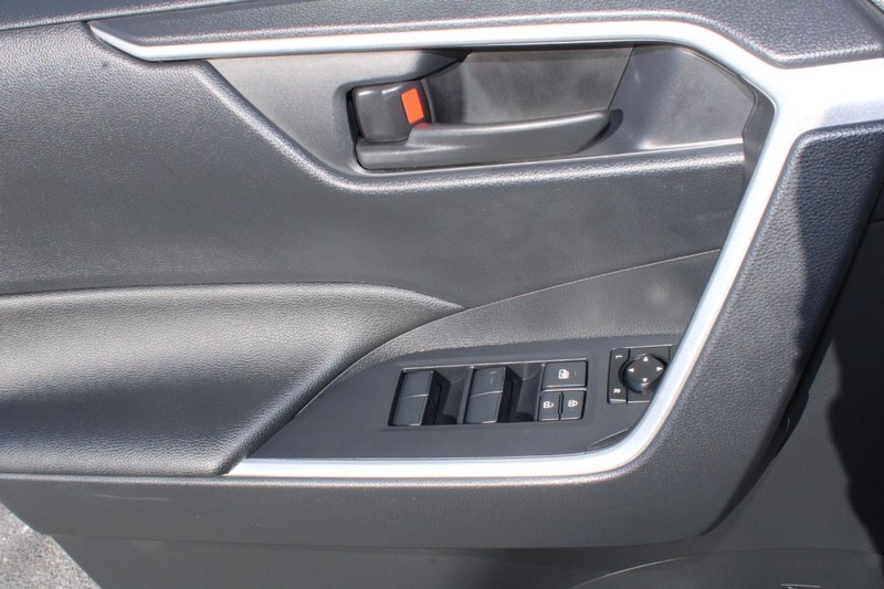 Toyota RAV4 Hybrid Vehicle Image 22