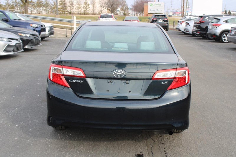 Toyota Camry Vehicle Image 04