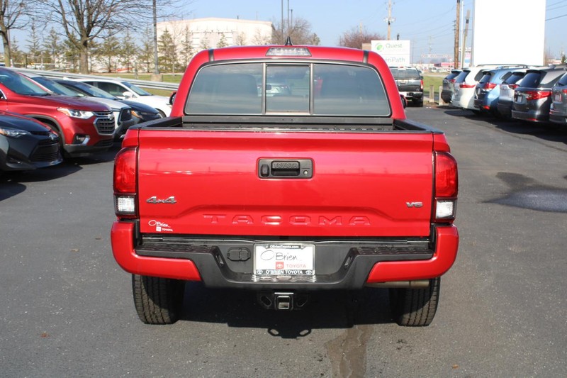 Toyota Tacoma 4WD Vehicle Image 04