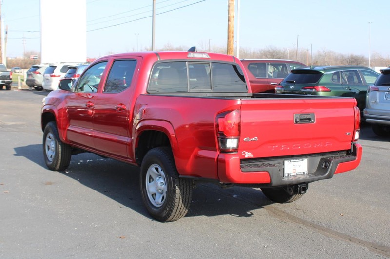 Toyota Tacoma 4WD Vehicle Image 05