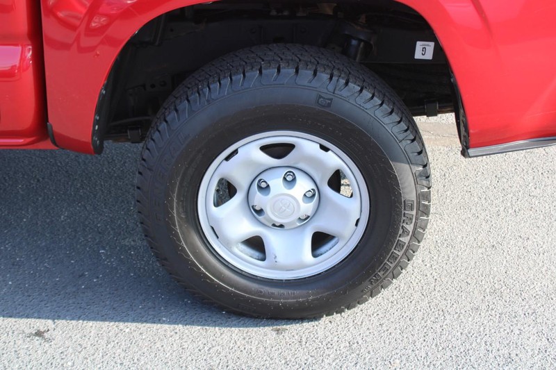 Toyota Tacoma 4WD Vehicle Image 06