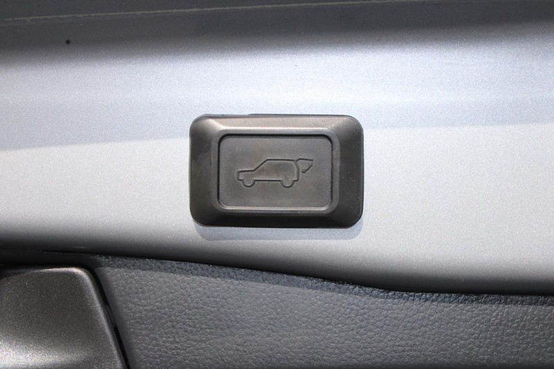 Toyota RAV4 Hybrid Vehicle Image 08