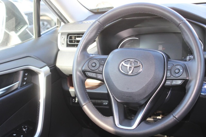 Toyota RAV4 Hybrid Vehicle Image 14