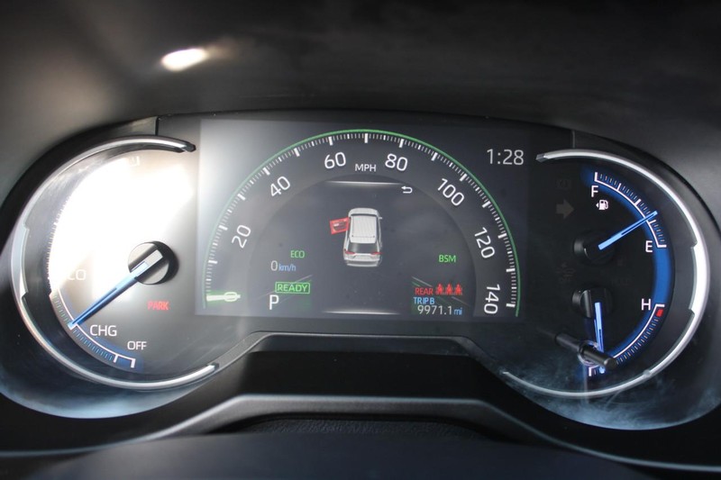 Toyota RAV4 Hybrid Vehicle Image 24