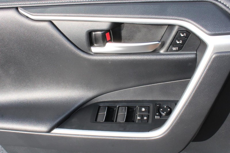 Toyota RAV4 Hybrid Vehicle Image 26