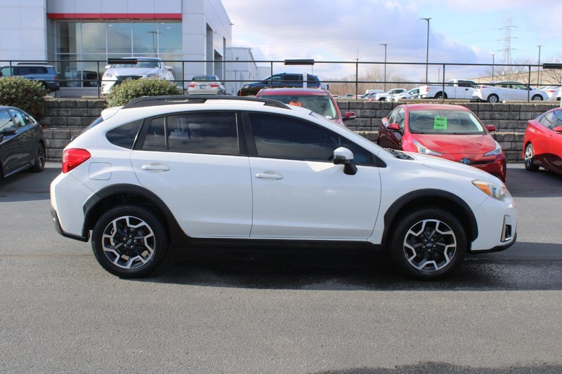 Subaru Crosstrek Vehicle Image 02