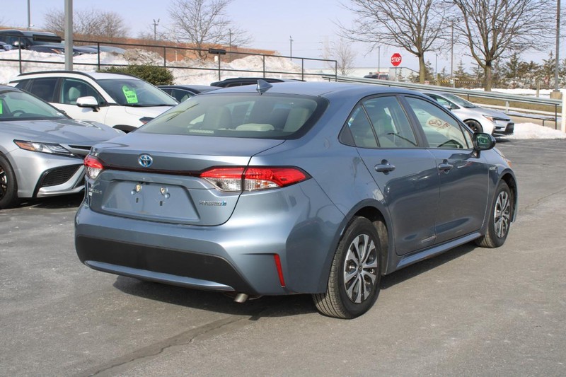 Toyota Corolla Hybrid Vehicle Image 03