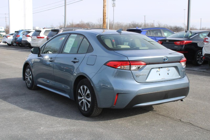 Toyota Corolla Hybrid Vehicle Image 05