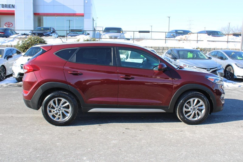 Hyundai Tucson Vehicle Image 02