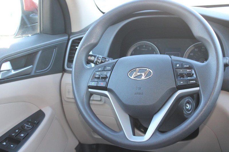 Hyundai Tucson Vehicle Image 12