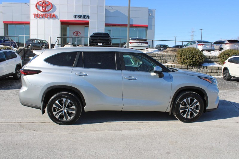 Toyota Highlander Vehicle Image 02