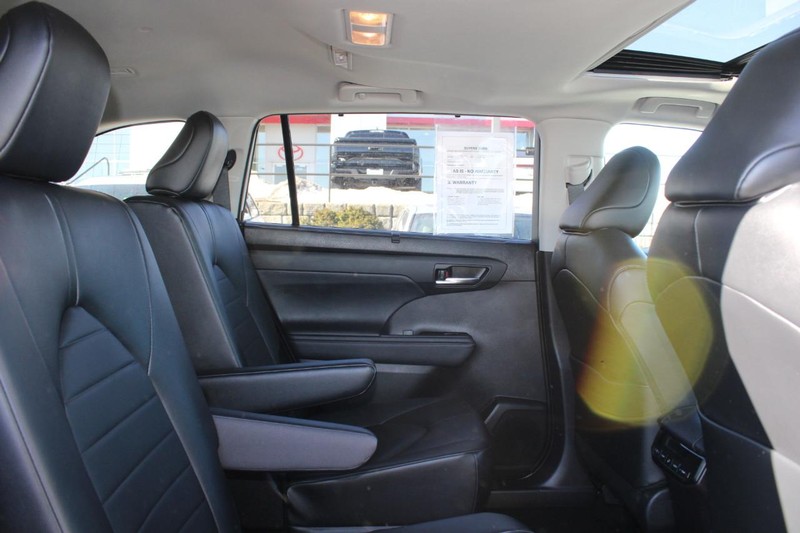 Toyota Highlander Vehicle Image 11