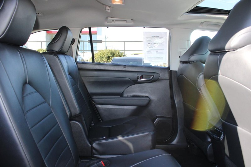 Toyota Highlander Vehicle Image 11