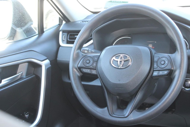 Toyota RAV4 Vehicle Image 12