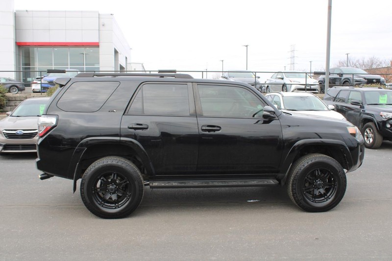 Toyota 4Runner Vehicle Image 02