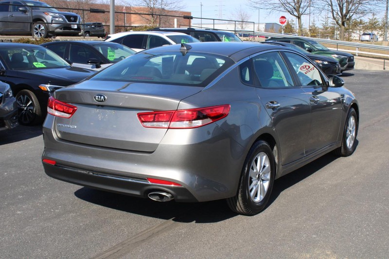 Kia Optima Vehicle Image 03