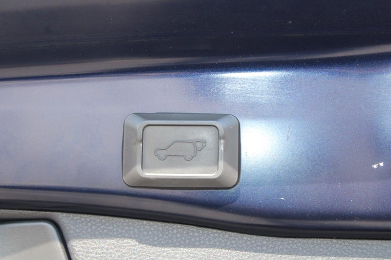 Toyota RAV4 Hybrid Vehicle Image 08