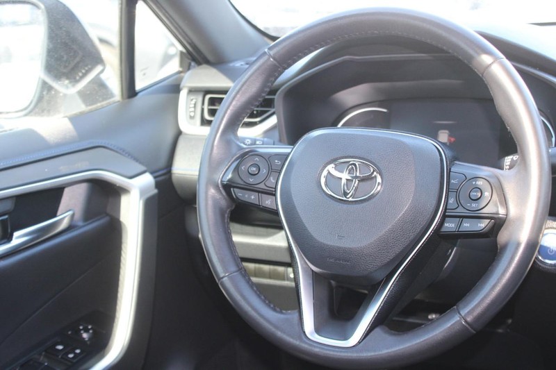 Toyota RAV4 Hybrid Vehicle Image 13