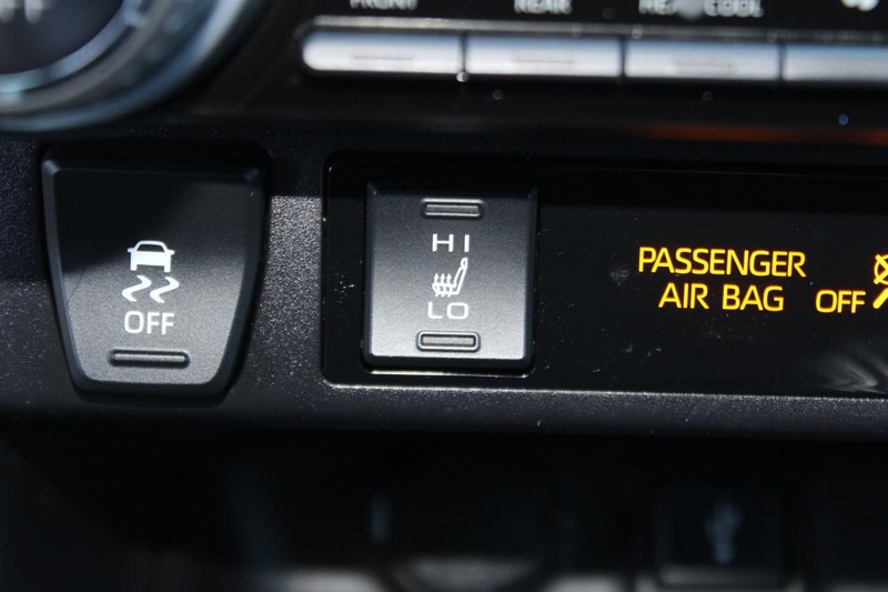 Toyota RAV4 Hybrid Vehicle Image 18