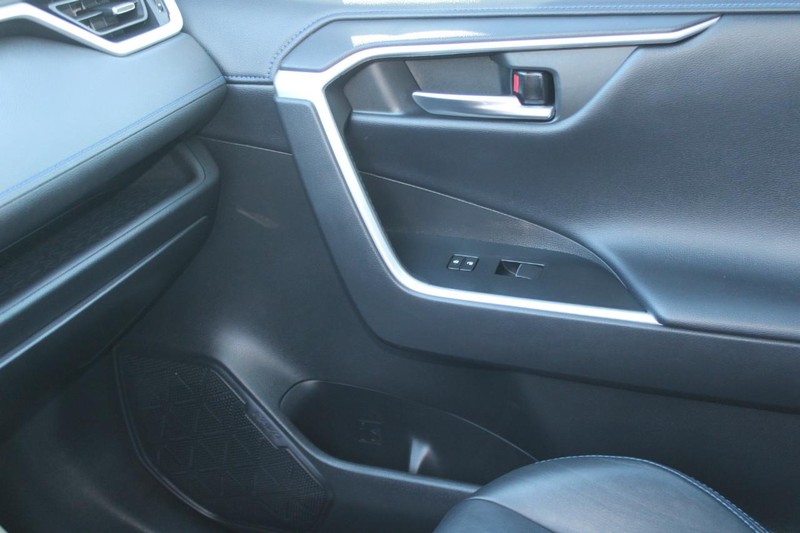 Toyota RAV4 Hybrid Vehicle Image 23