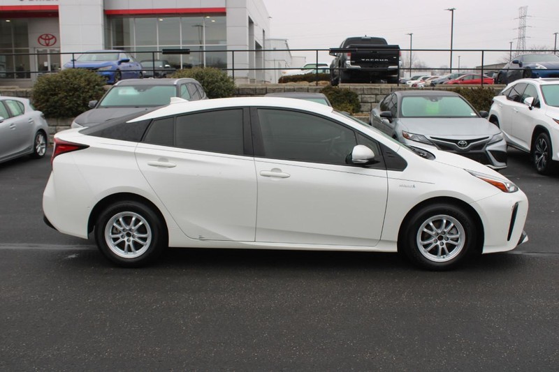 Toyota Prius Vehicle Image 02