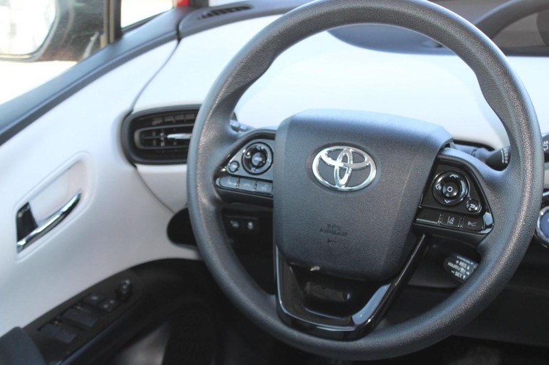 Toyota Prius Vehicle Image 12