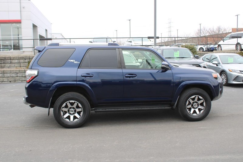 Toyota 4Runner Vehicle Image 02