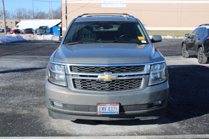 Chevrolet Suburban Vehicle Image 02