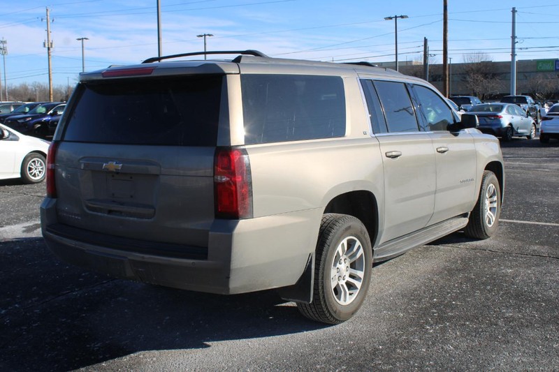 Chevrolet Suburban Vehicle Image 04