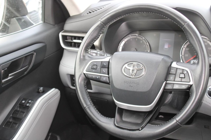 Toyota Highlander Vehicle Image 14