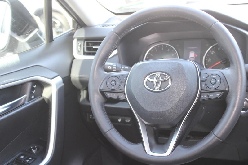 Toyota RAV4 Vehicle Image 14