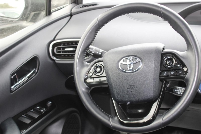 Toyota Prius Vehicle Image 12