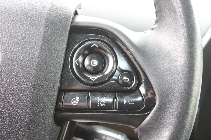 Toyota Prius Vehicle Image 14