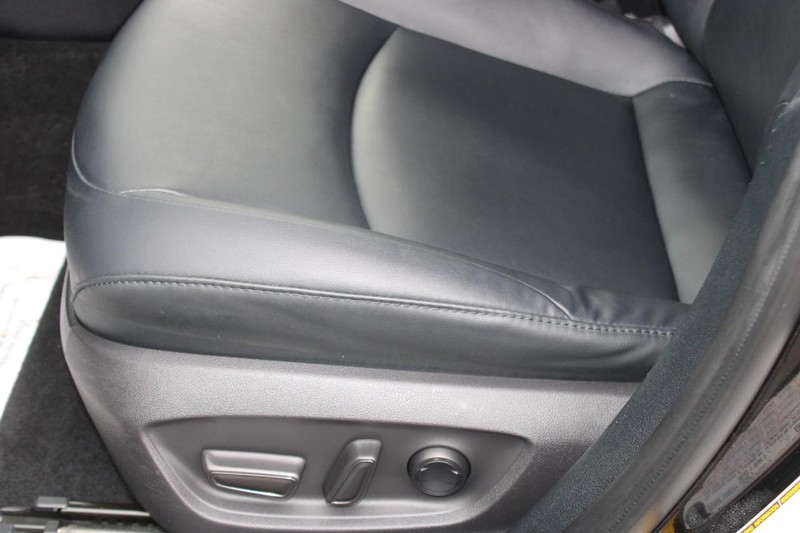 Toyota Prius Vehicle Image 24