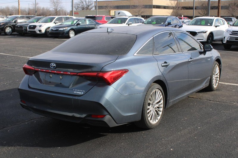 Toyota Avalon Hybrid Vehicle Image 03