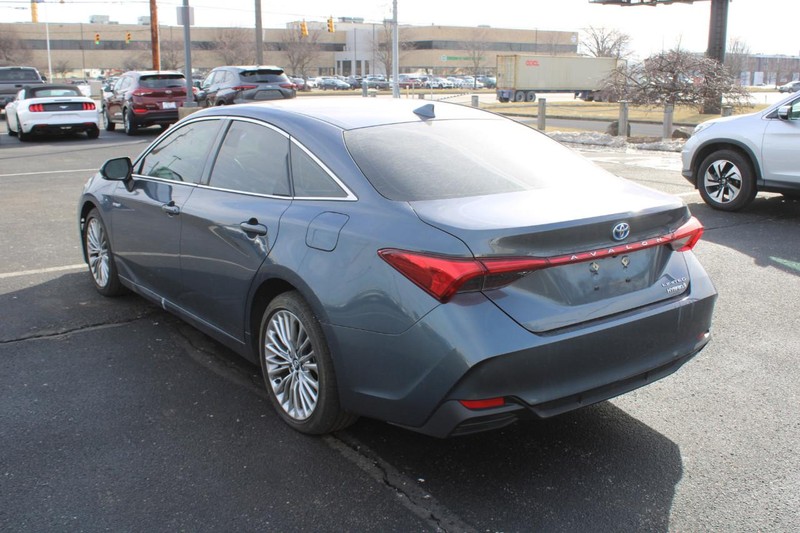 Toyota Avalon Hybrid Vehicle Image 04