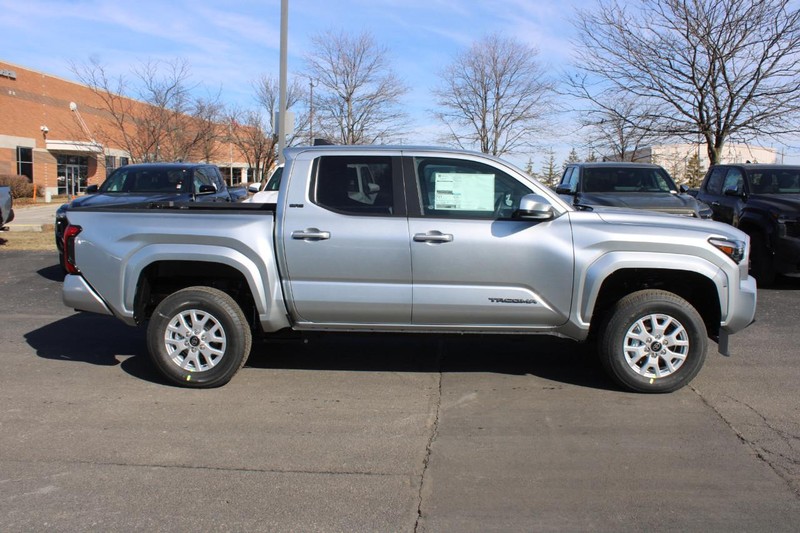 Toyota Tacoma 4WD Vehicle Image 02