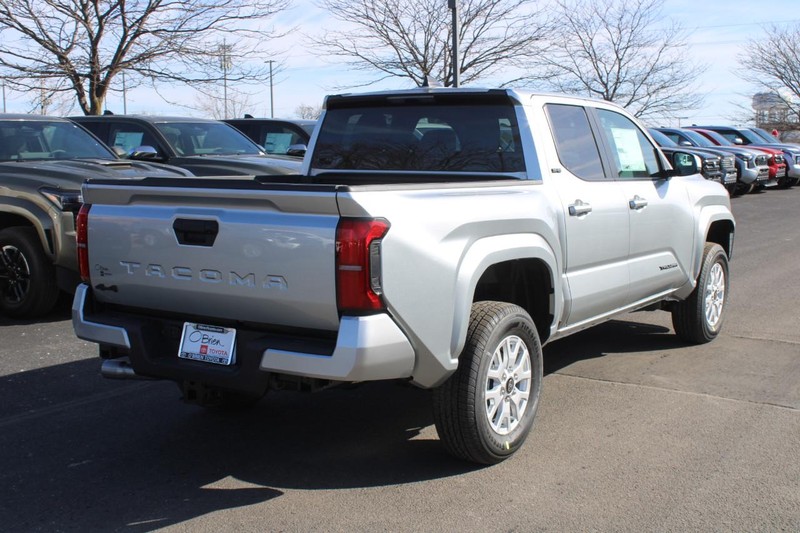 Toyota Tacoma 4WD Vehicle Image 03