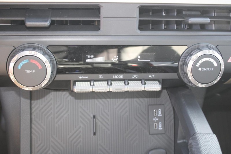 Toyota Tacoma 4WD Vehicle Image 12