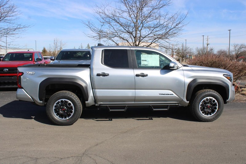 Toyota Tacoma 4WD Vehicle Image 02
