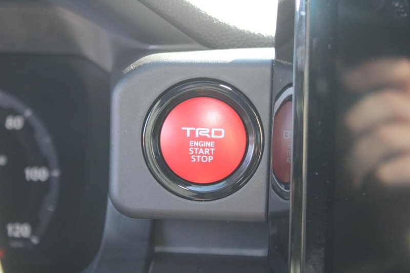 Toyota Tacoma 4WD Vehicle Image 10