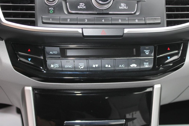 Honda Accord Sedan Vehicle Image 17