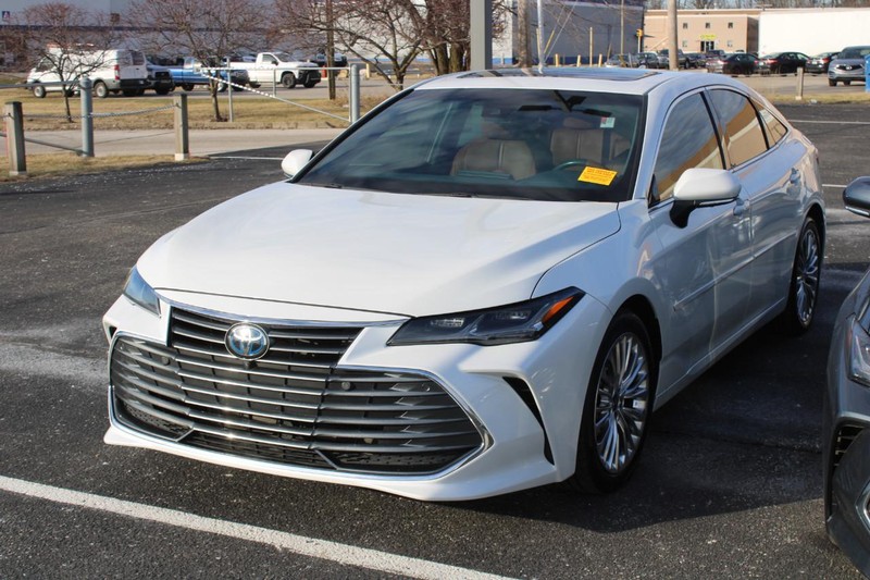 Toyota Avalon Hybrid Vehicle Image 02