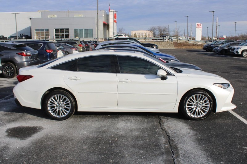 Toyota Avalon Hybrid Vehicle Image 03