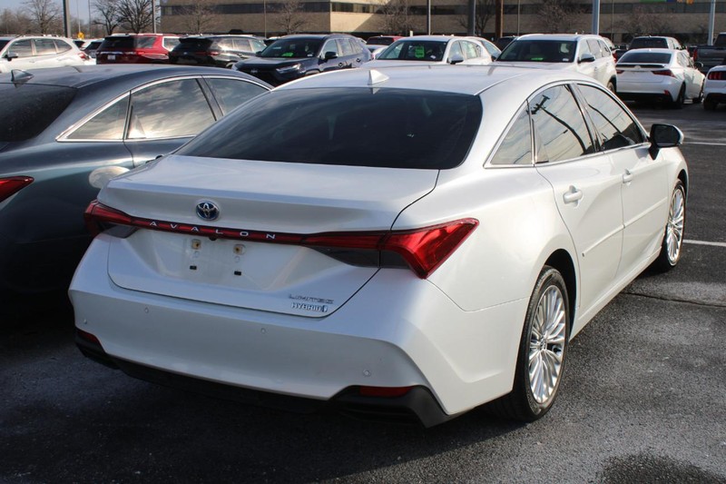 Toyota Avalon Hybrid Vehicle Image 04