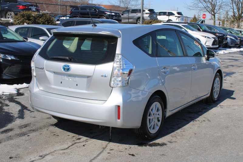 Toyota Prius V Vehicle Image 03