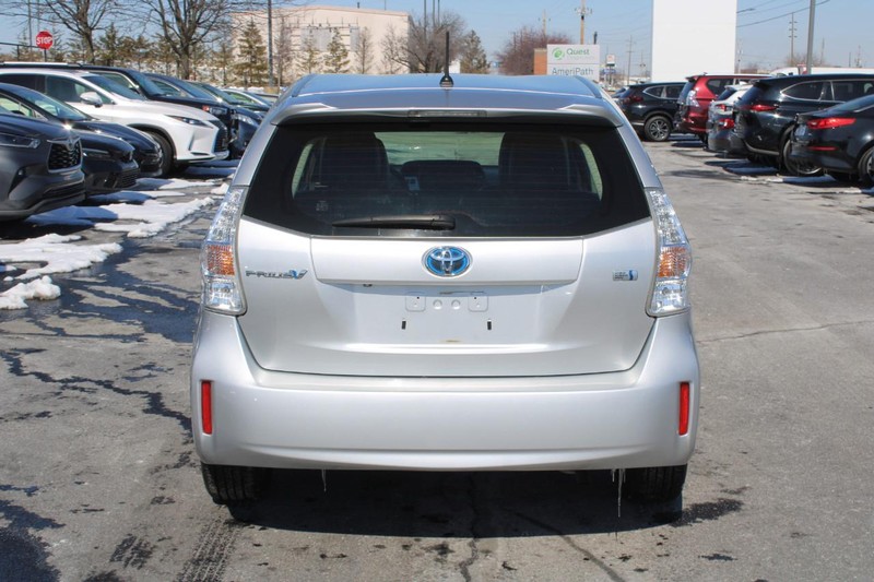 Toyota Prius V Vehicle Image 04